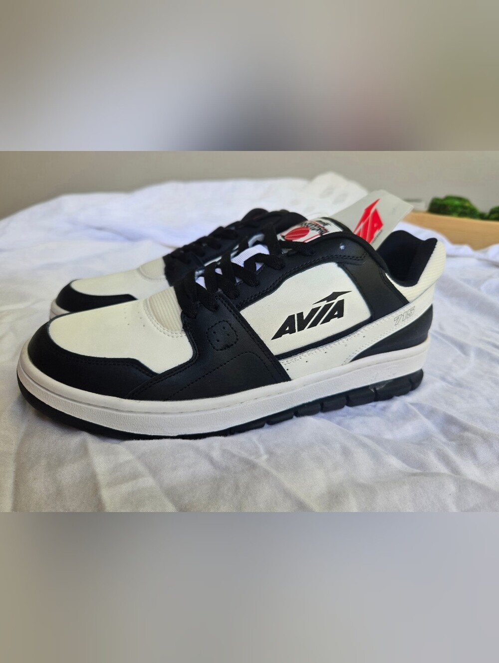 Avia Men's Basketball Black and White Low-Top Trainer